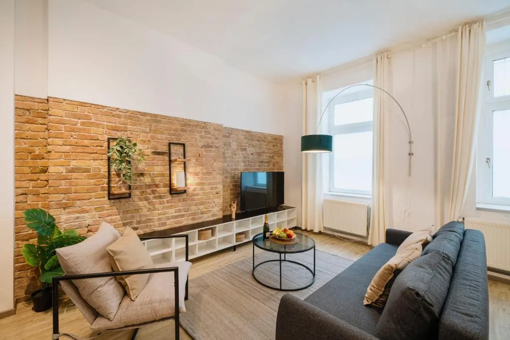 Homely Berlin – Quiet, Large Living Area, Courtyard I Supermarket