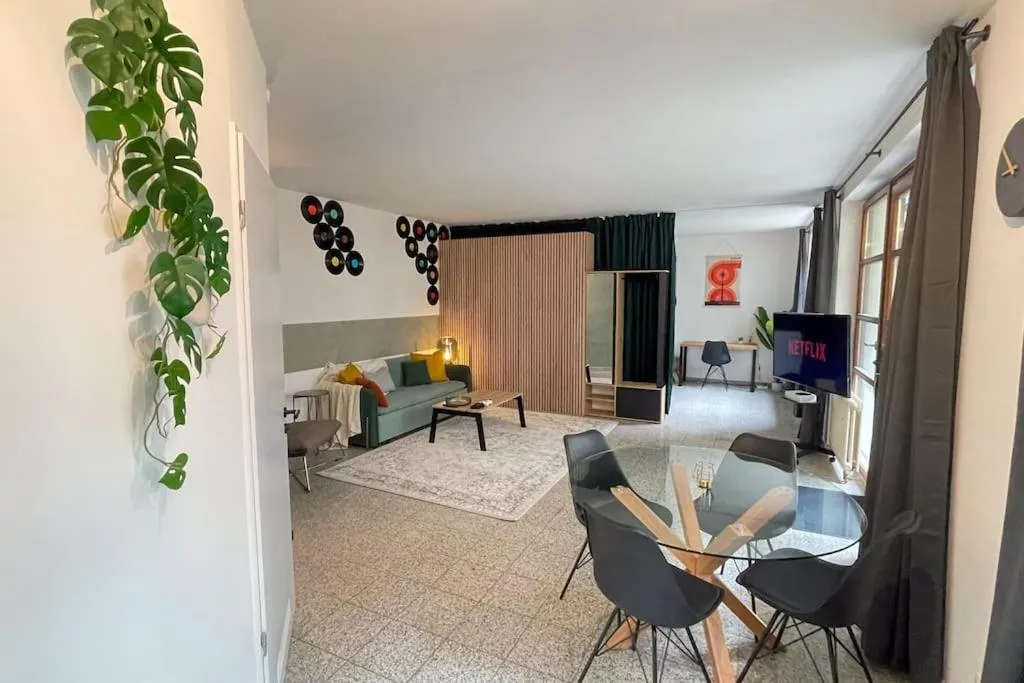 Modern City Apartment l Netflix l fast wifi l Xbox