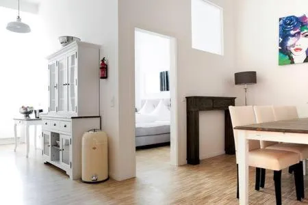 SC 02 l Rockchair Apartments l Cozy Family & Business 4 Bedrooms 2 Bathrooms Balcony Elevator Boxspringbeds welcomes you!