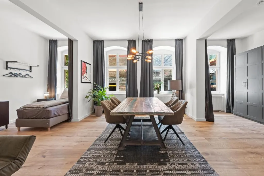The Straßburger, stylish 3 BR apartment in downtown Berlin
