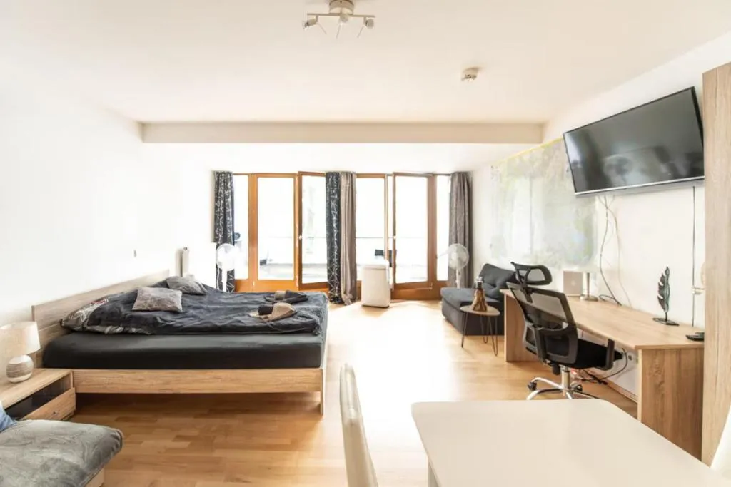 The entire apartment 4 you in the hearth of Berlin