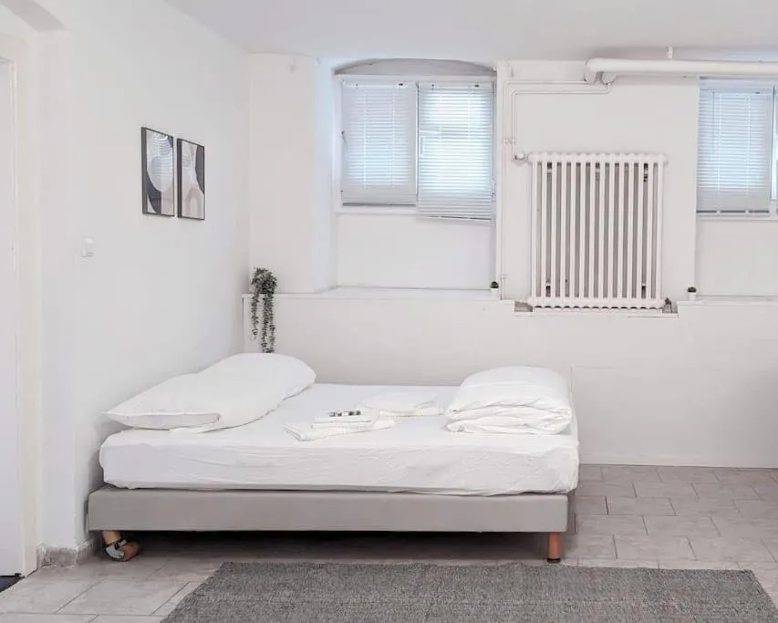 Tiergarten: Central, spacious, beautiful designed 2-BR Apt near park