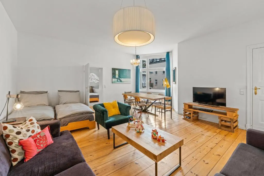 Wilhelmshavener 3BR in downdown Moabit
