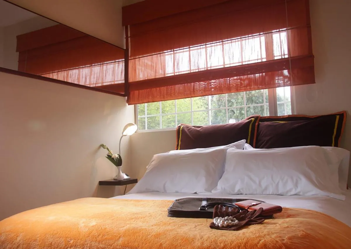 Image 4 of 6 Suites Hotel