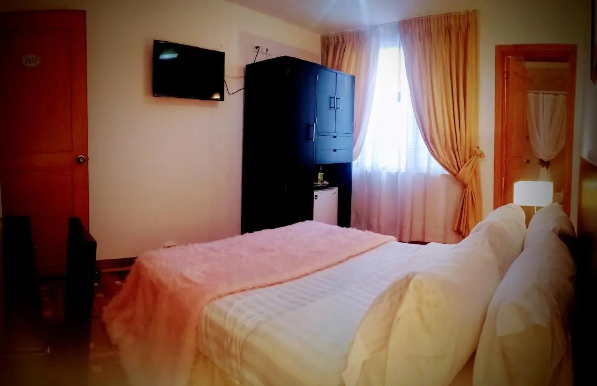 Image 4 of Hotel Day 121