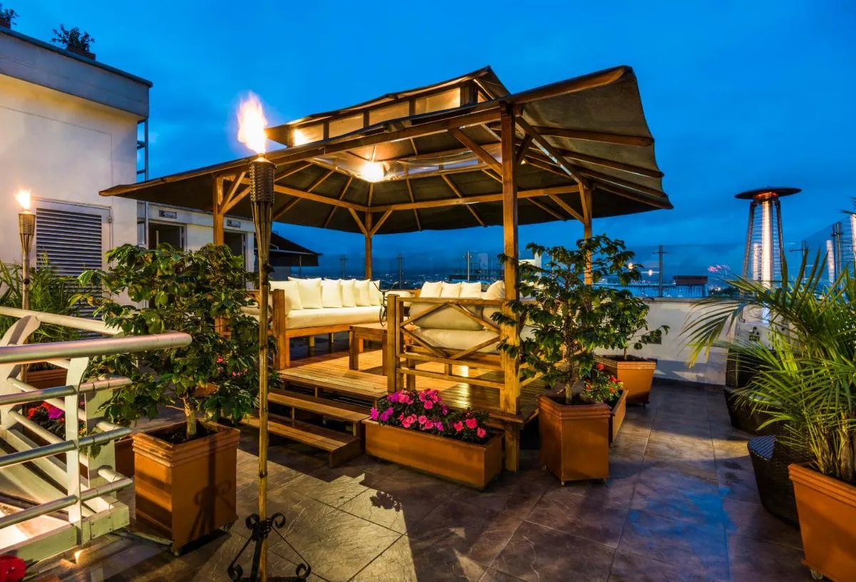 Image 5 of Hotel Platinum Suite