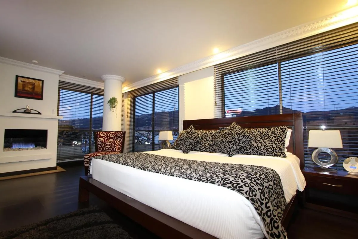 Image 4 of Hotel Suites 108