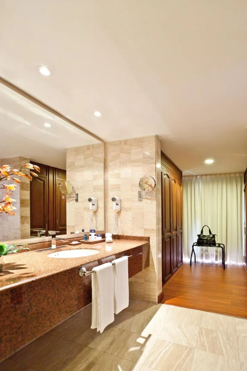 Image 3 of Hotel Windsor House Inn By GEH Suites