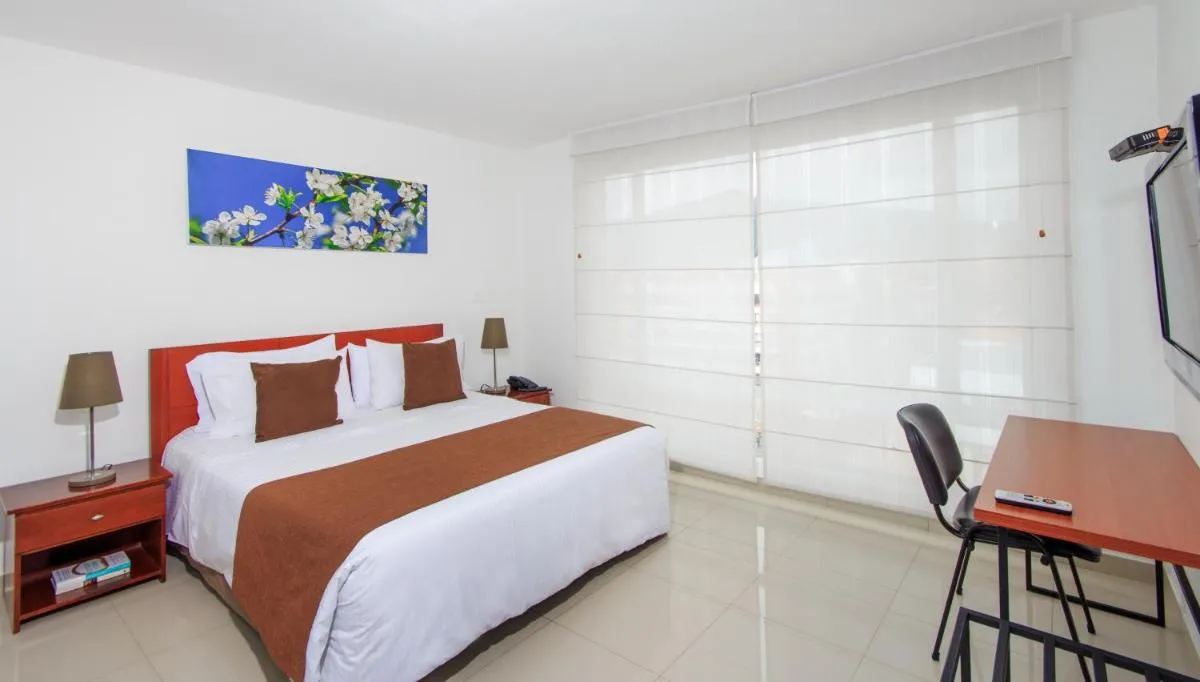 Image 2 of 122 Plaza Apartahotel