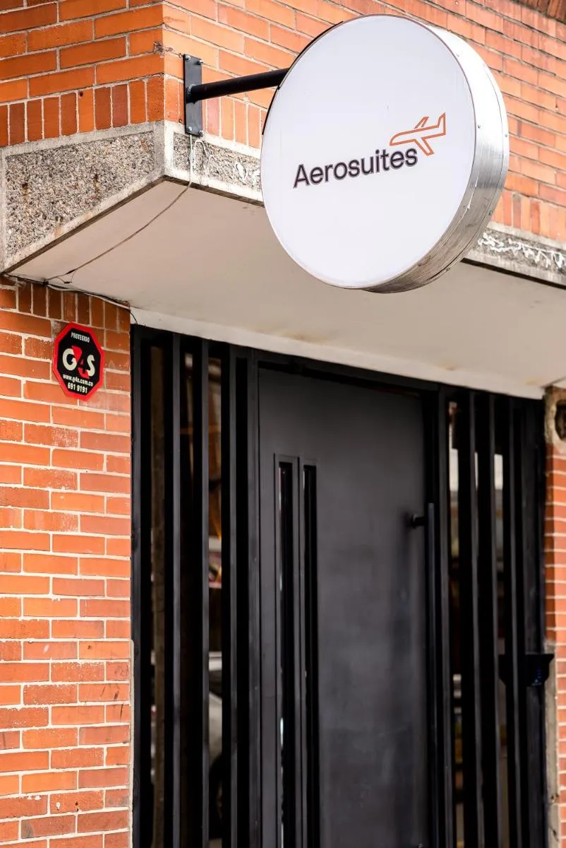 Image 3 of Aerosuites