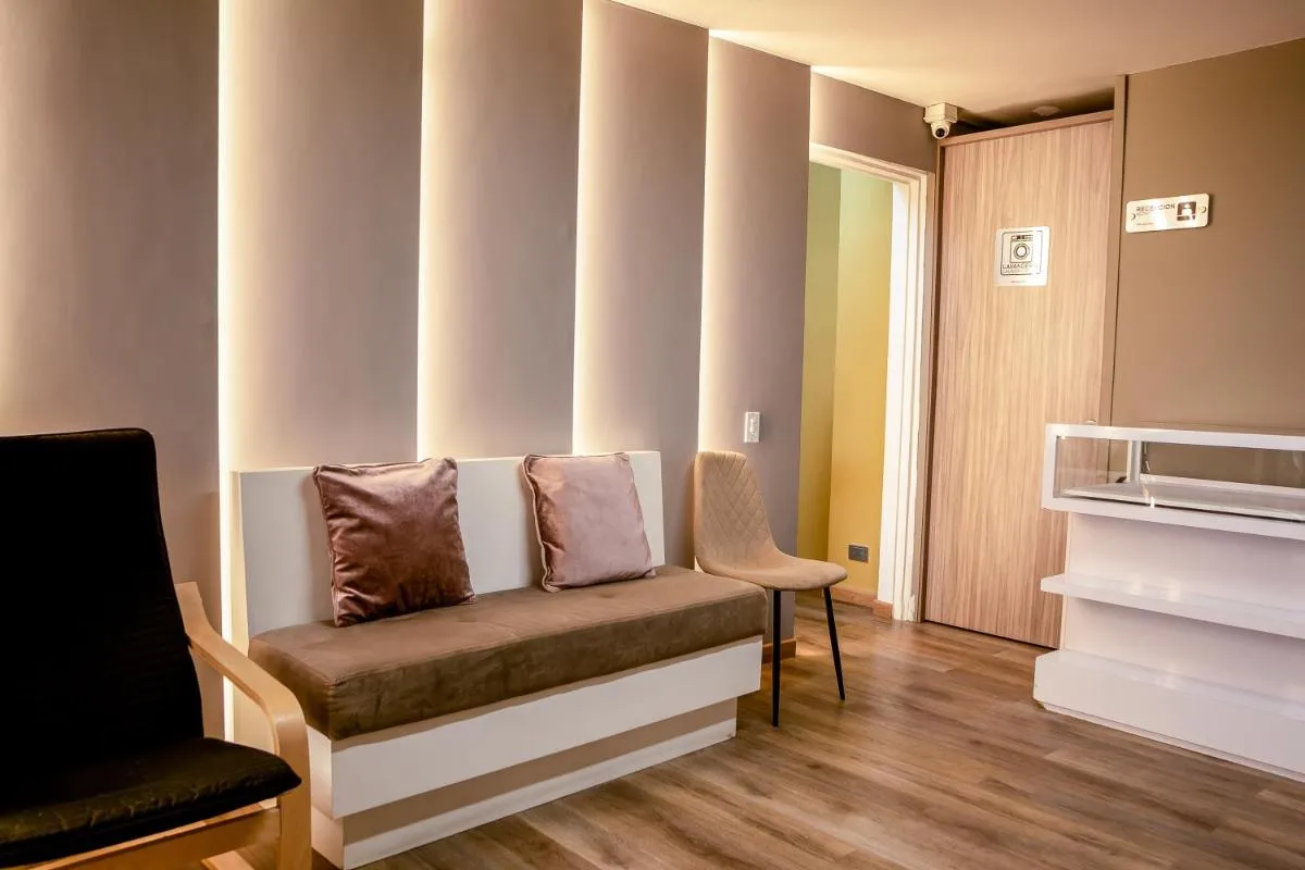 Image 1 of Aerosuites