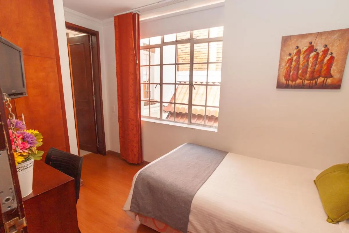 Image 1 of Apartasuites Plaza Antigua Bogota