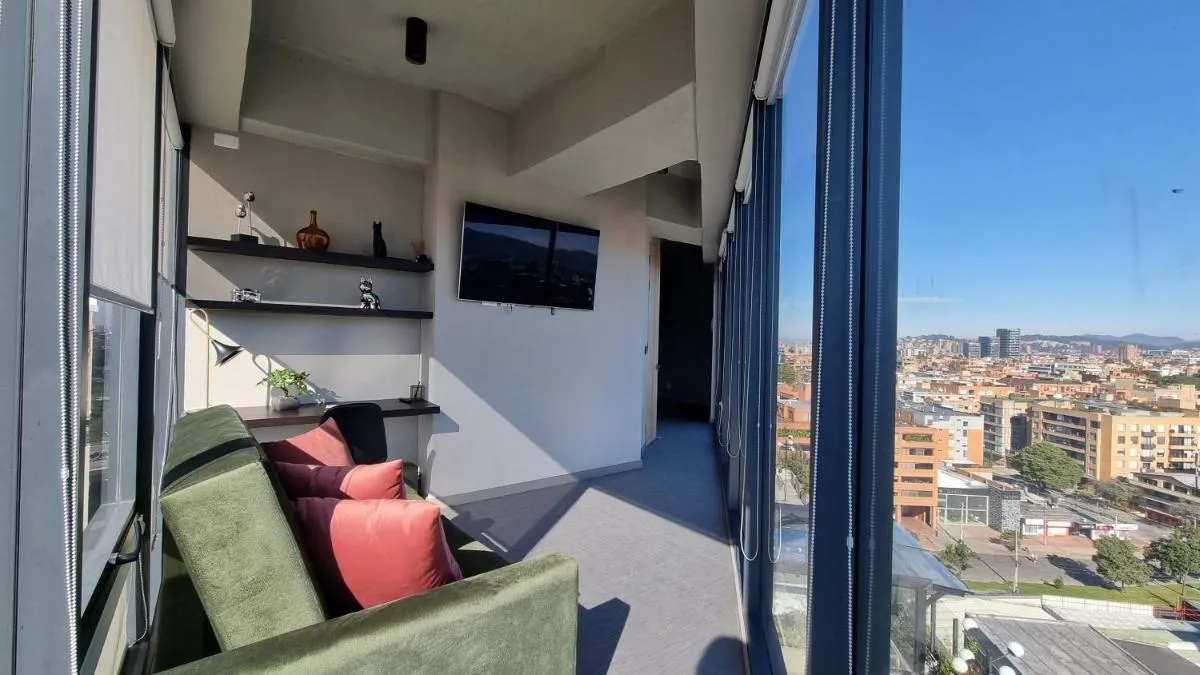 Image 1 of Bright luxurious flat with stunning view workspace
