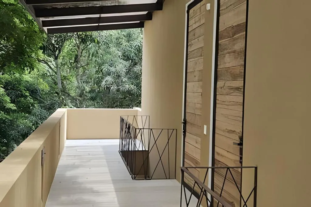 Image of CASA CON PISCINA RODEADA DE VERDE EN ANAPOIMA