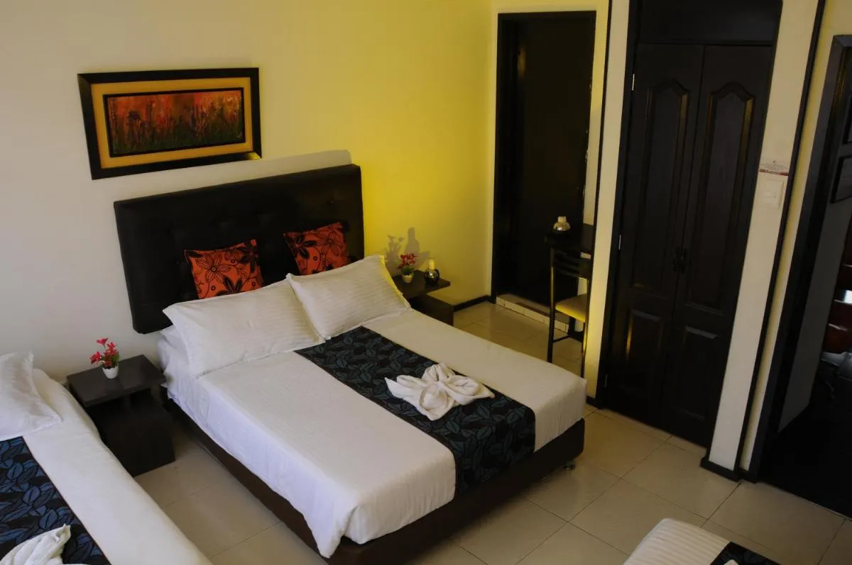 Image 2 of Central House Hotel