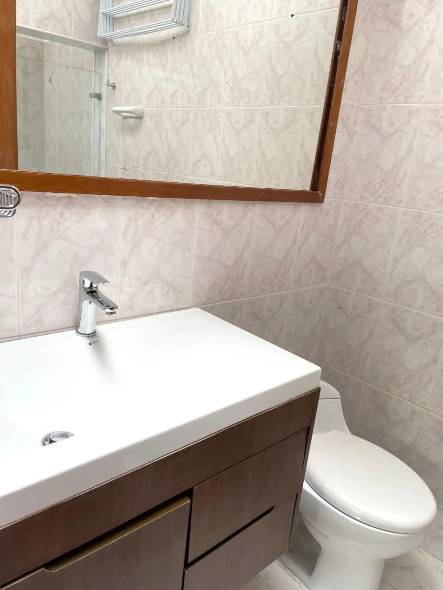 Image 4 of Cozy little 1-bedroom condo for travellers