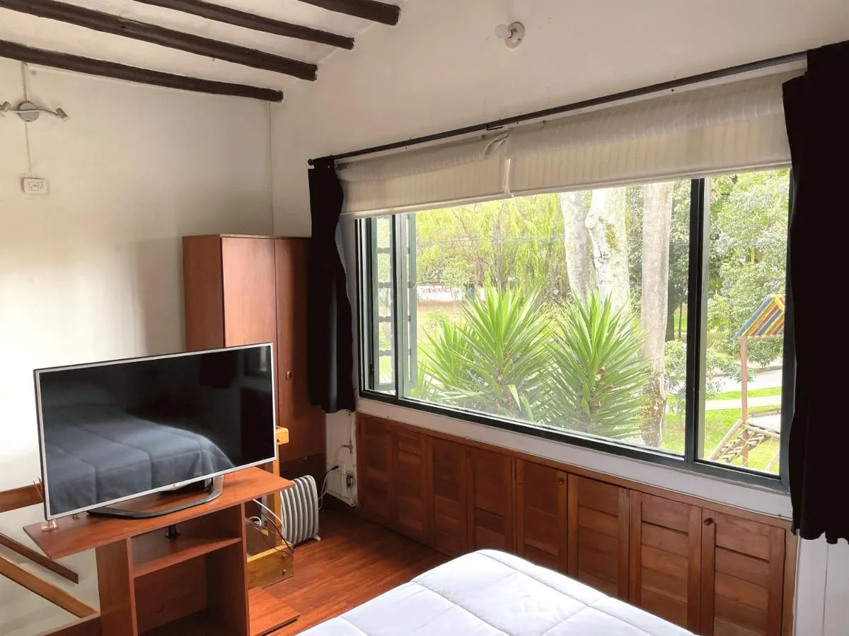 Image 2 of Cozy little 1-bedroom condo for travellers