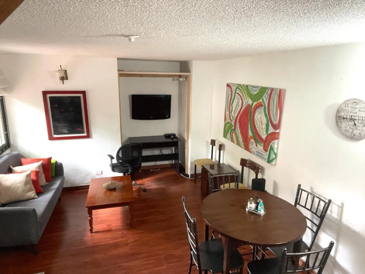 Image 6 of Cozy little 1-bedroom condo for travellers