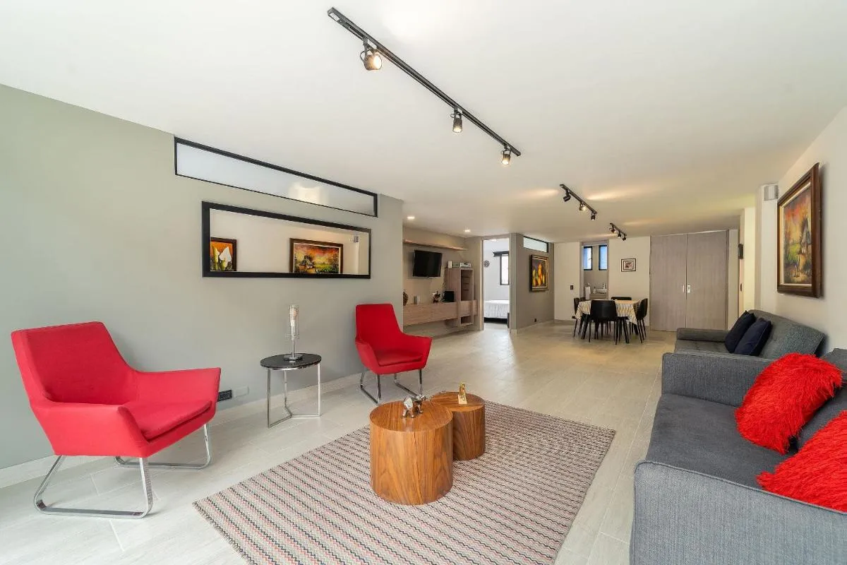 Image 1 of Espacioso 2BR en Quinta Camacho con Parking