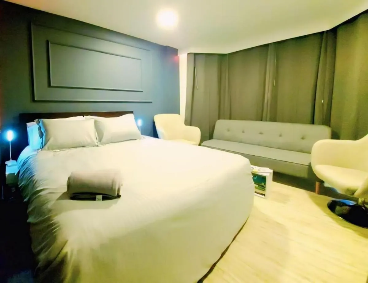 Image 2 of Executive Suites Minutes From the Airport