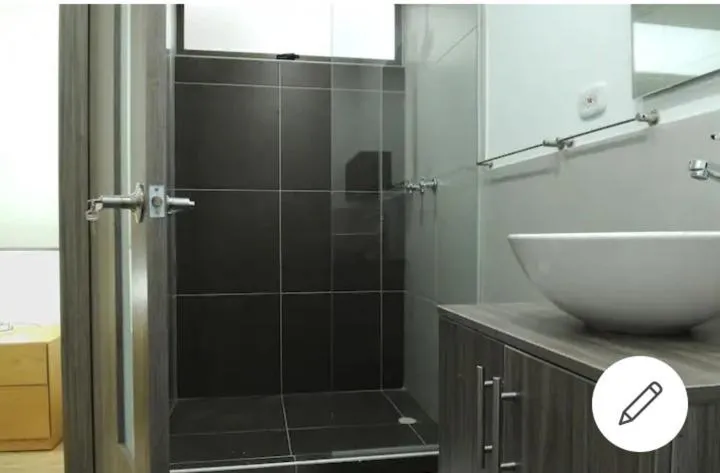 Image 3 of HERMOSO APARTAMENTO EN LA MEJOR Zona DE Bogotá 502