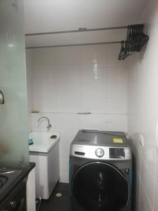 Image 4 of Hermosa habitación privada en conjunto residencial cerca al Aeropuerto y terminal de Bogotá, zonas comunes se comparten con 1 persona