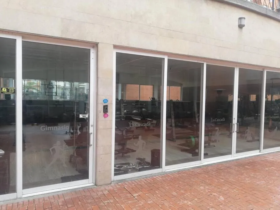 Image 1 of Hermosa habitación privada en conjunto residencial cerca al Aeropuerto y terminal de Bogotá, zonas comunes se comparten con 1 persona
