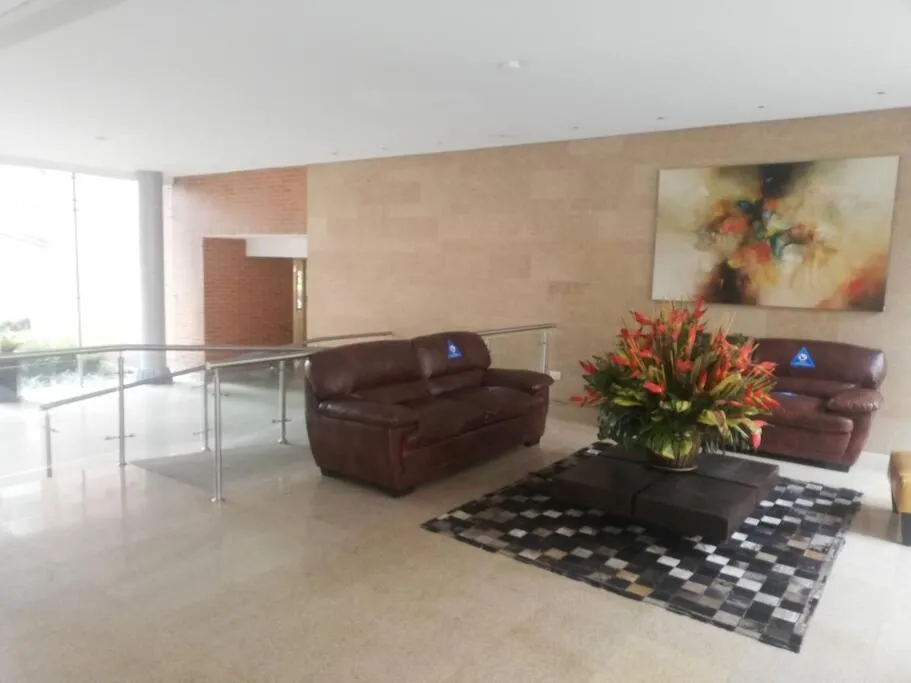 Image 2 of Hermosa habitación privada en conjunto residencial cerca al Aeropuerto y terminal de Bogotá, zonas comunes se comparten con 1 persona
