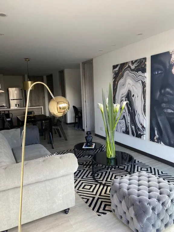 Image of Hermoso elegante moderno