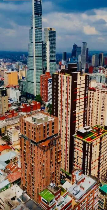 Image 4 of Hermoso y acogedor apto piso 32 para estrenar