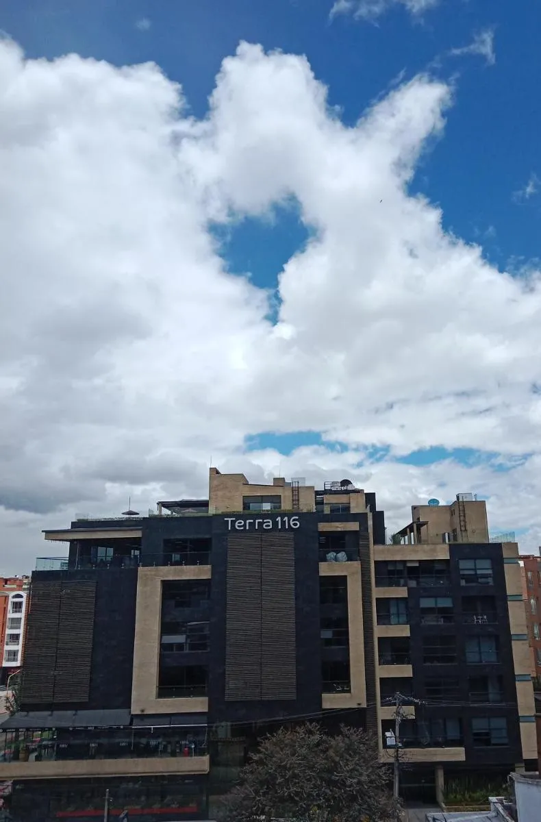 Image 5 of Soul Santa Bárbara executive, wifi 300 megas, Big Queen size bed, Smart tv Netflix, Walking distance to Unicentro Mall, Starbucks in front of the building, Top location