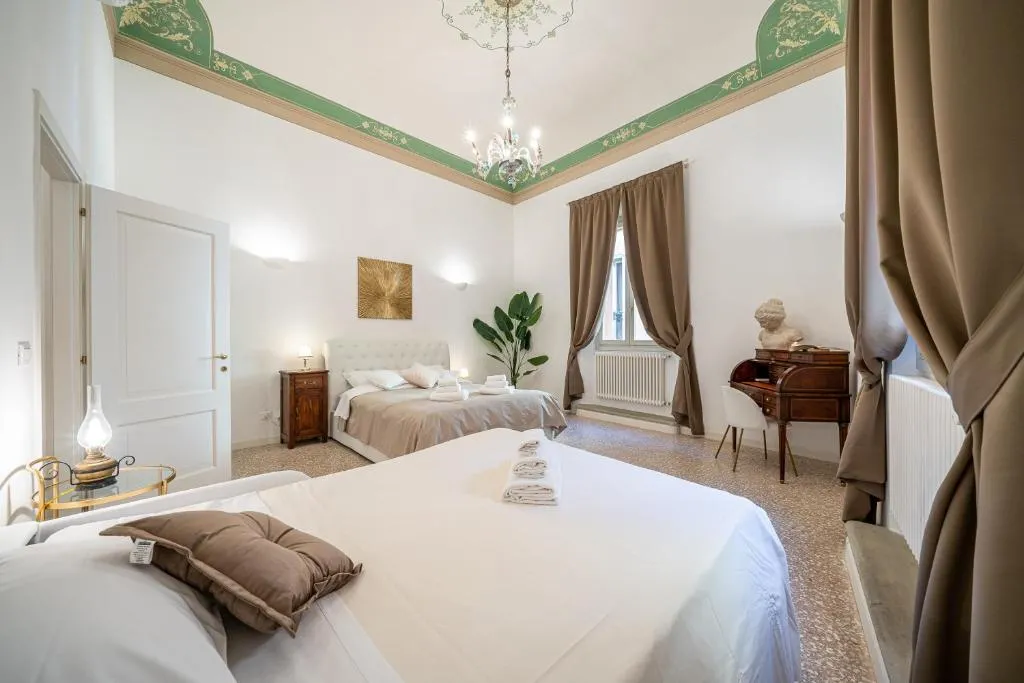 Image of [3 minutes from Piazza Maggiore] Historical flat