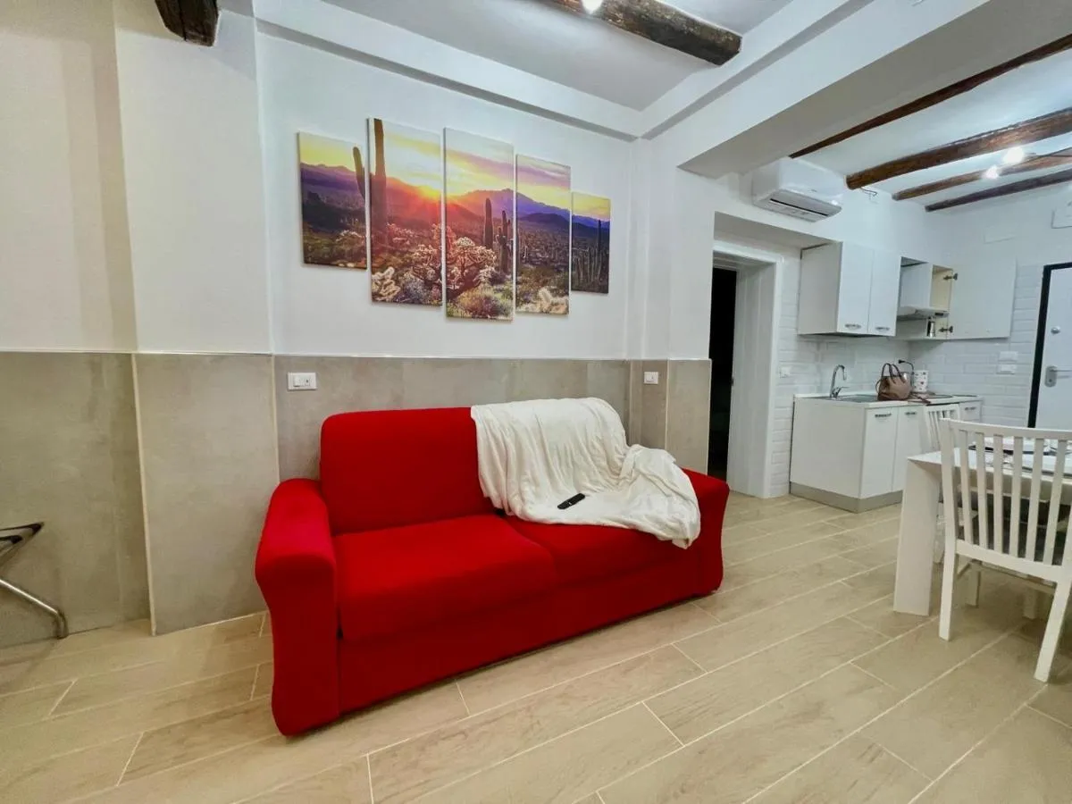 Image 2 of 50 Tourist House Bologna – Pratello – Self check-in