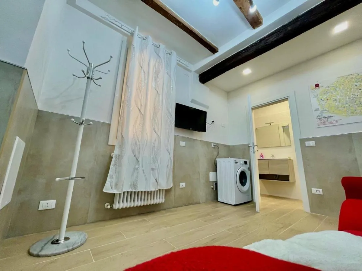 Image 4 of 50 Tourist House Bologna – Pratello – Self check-in