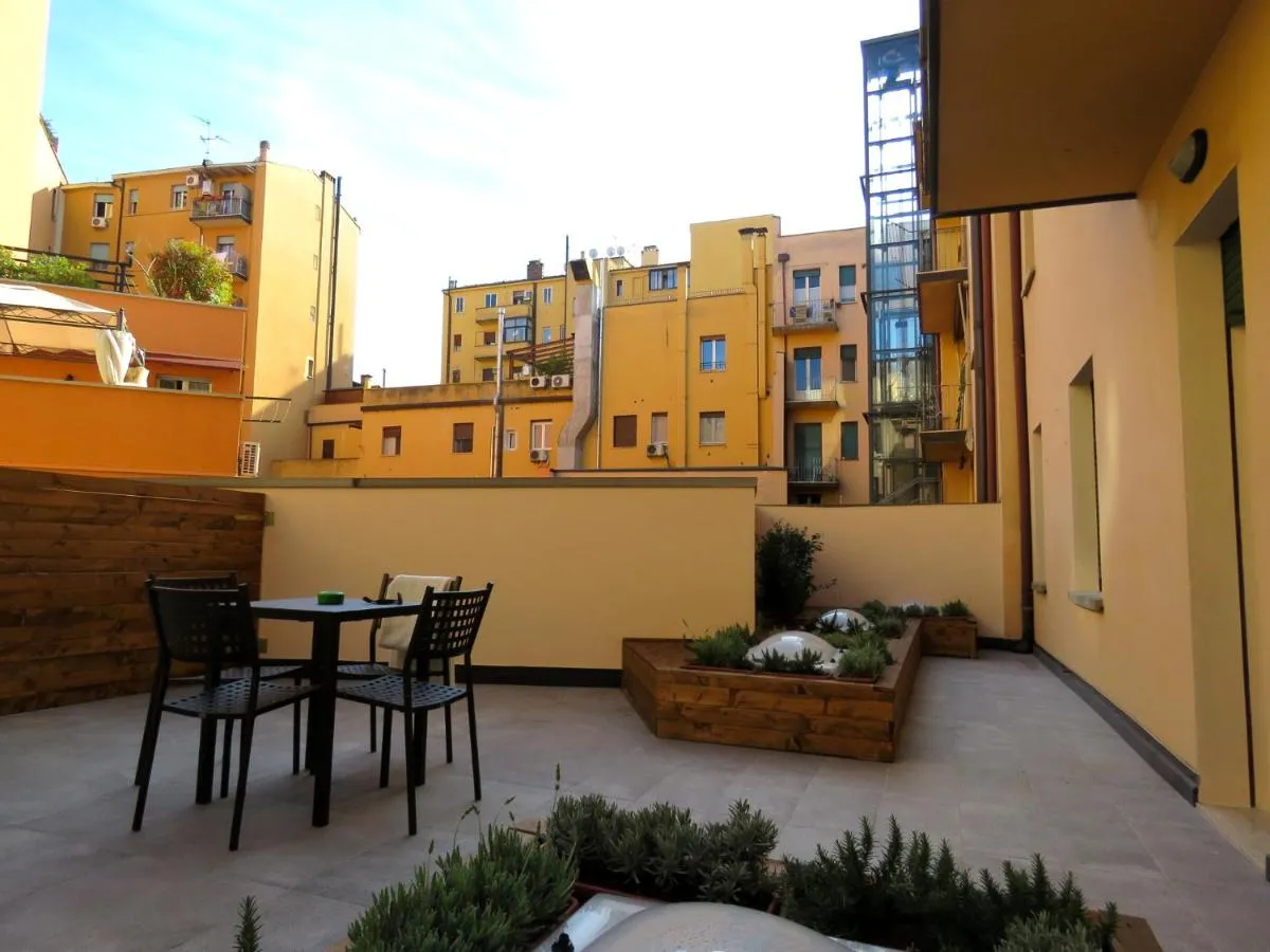 Image 5 of 8 Colonne Apartments