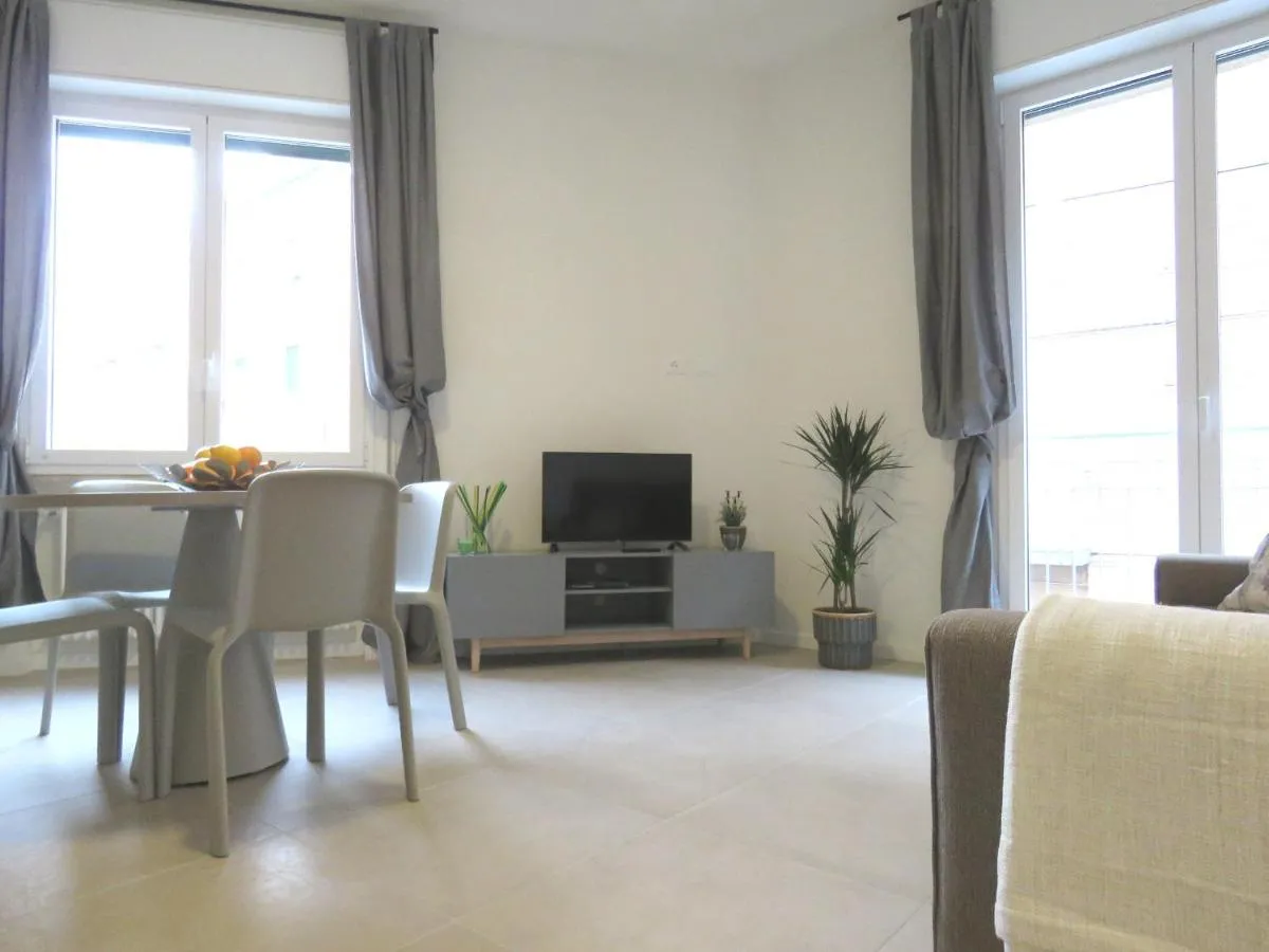 Image 4 of 8 Colonne Apartments