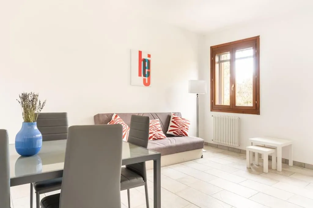Image of Appartamento Unico a Bologna con 3 Camere e Parcheggio Gratuito