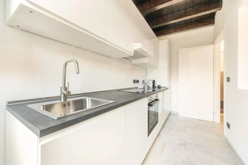Image 2 of Appartamento Unico a Bologna con 3 Camere e Parcheggio Gratuito