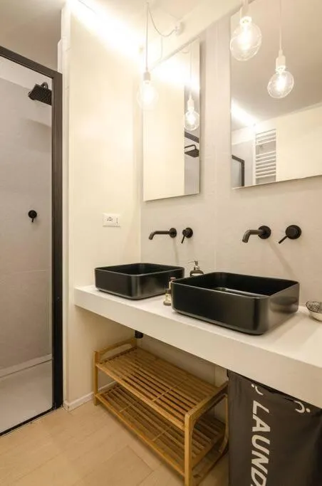 Image 3 of Asinelli Luxury Apartment