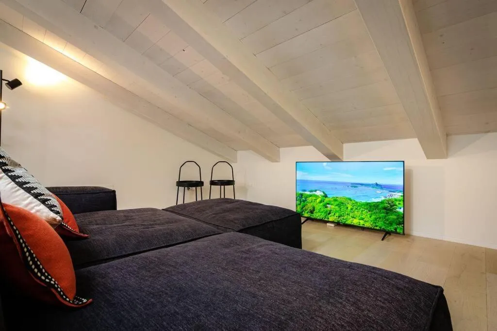 Image 4 of Asinelli Luxury Apartment