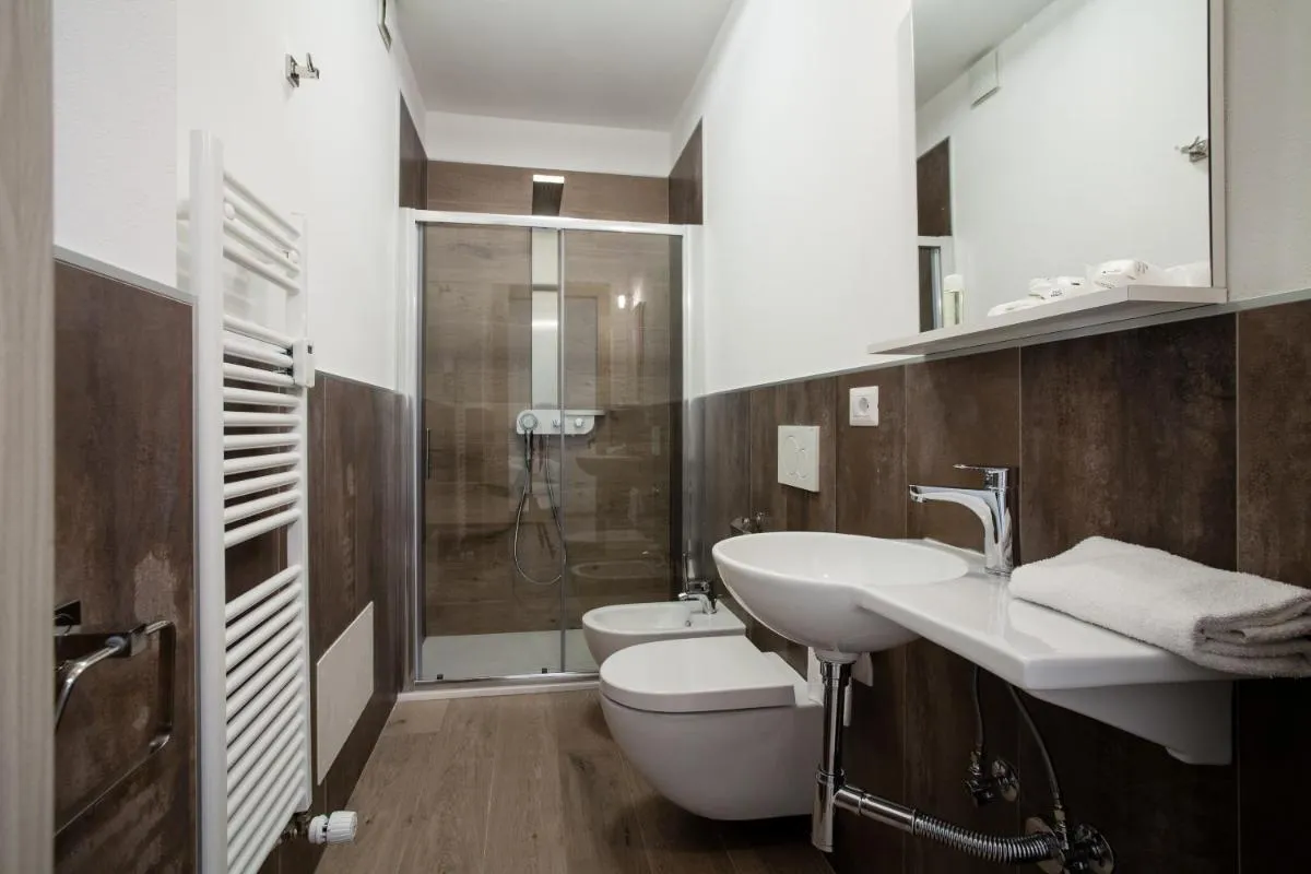 Image 2 of Astoria Suite Apartments