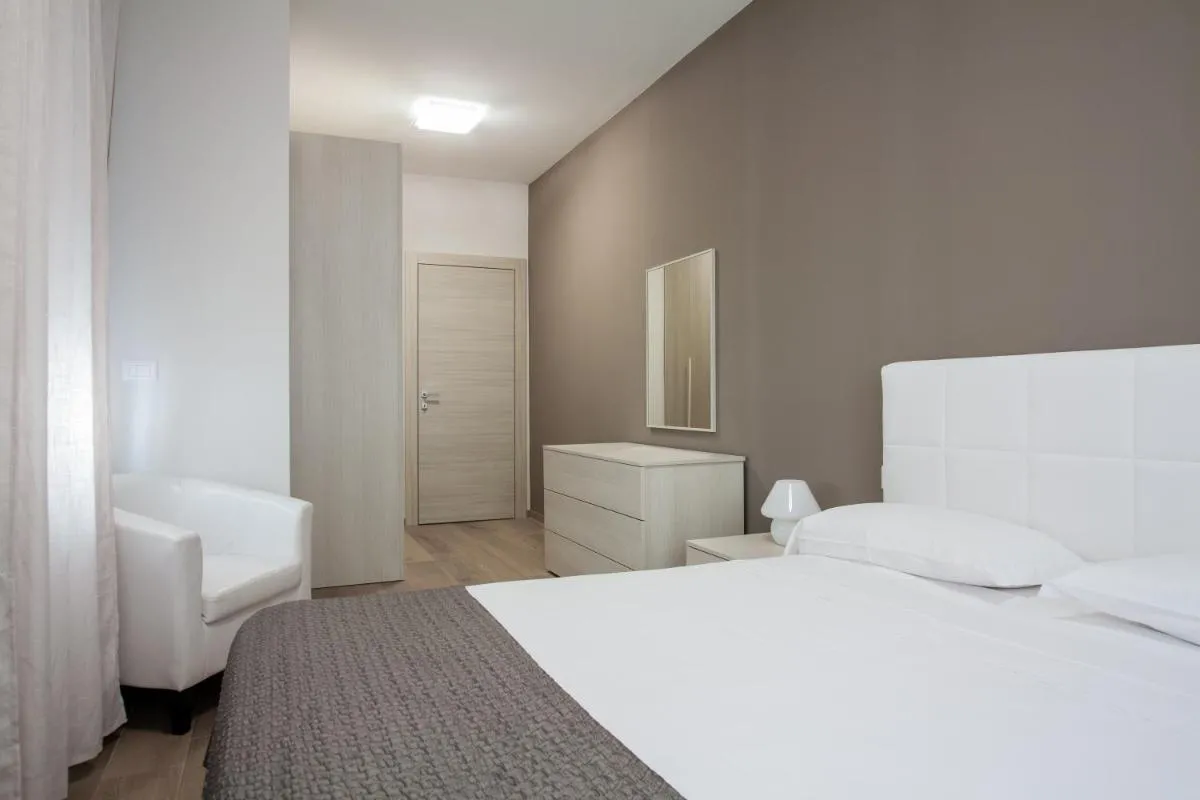 Image 6 of Astoria Suite Apartments