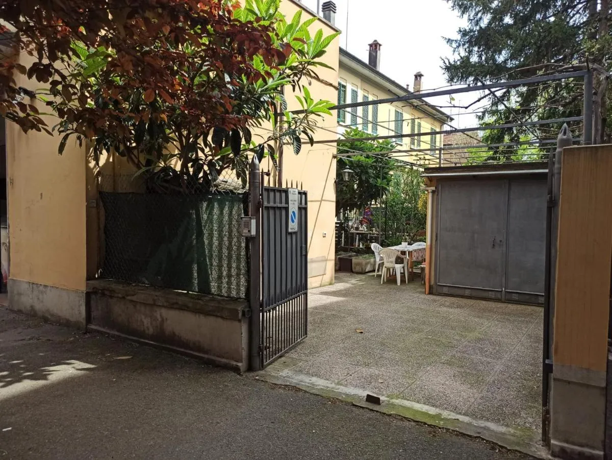 Image 4 of B&B Number 9