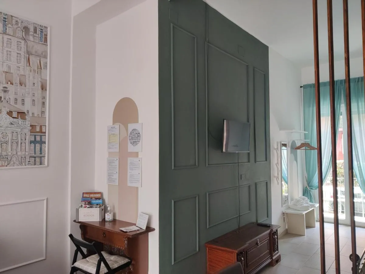 Image 6 of Bologna Travel Suite