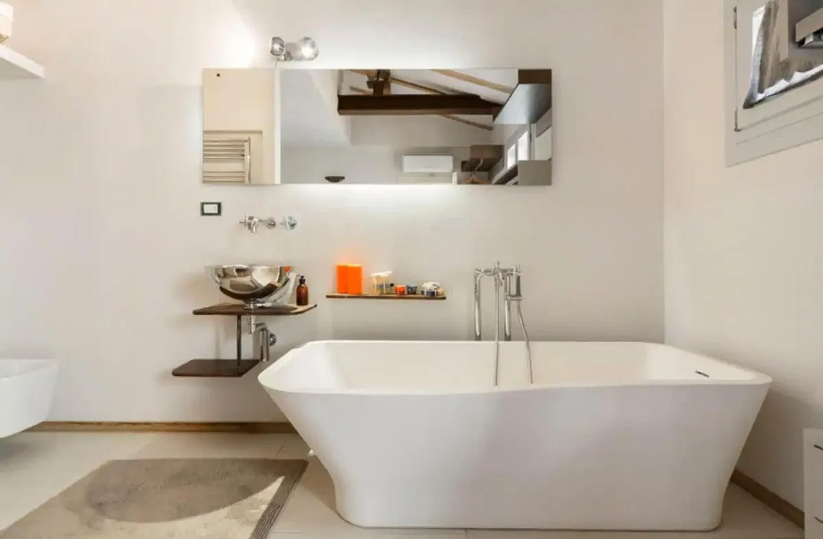Image 2 of Bright and Peaceful Apartment in Historic Palazzo