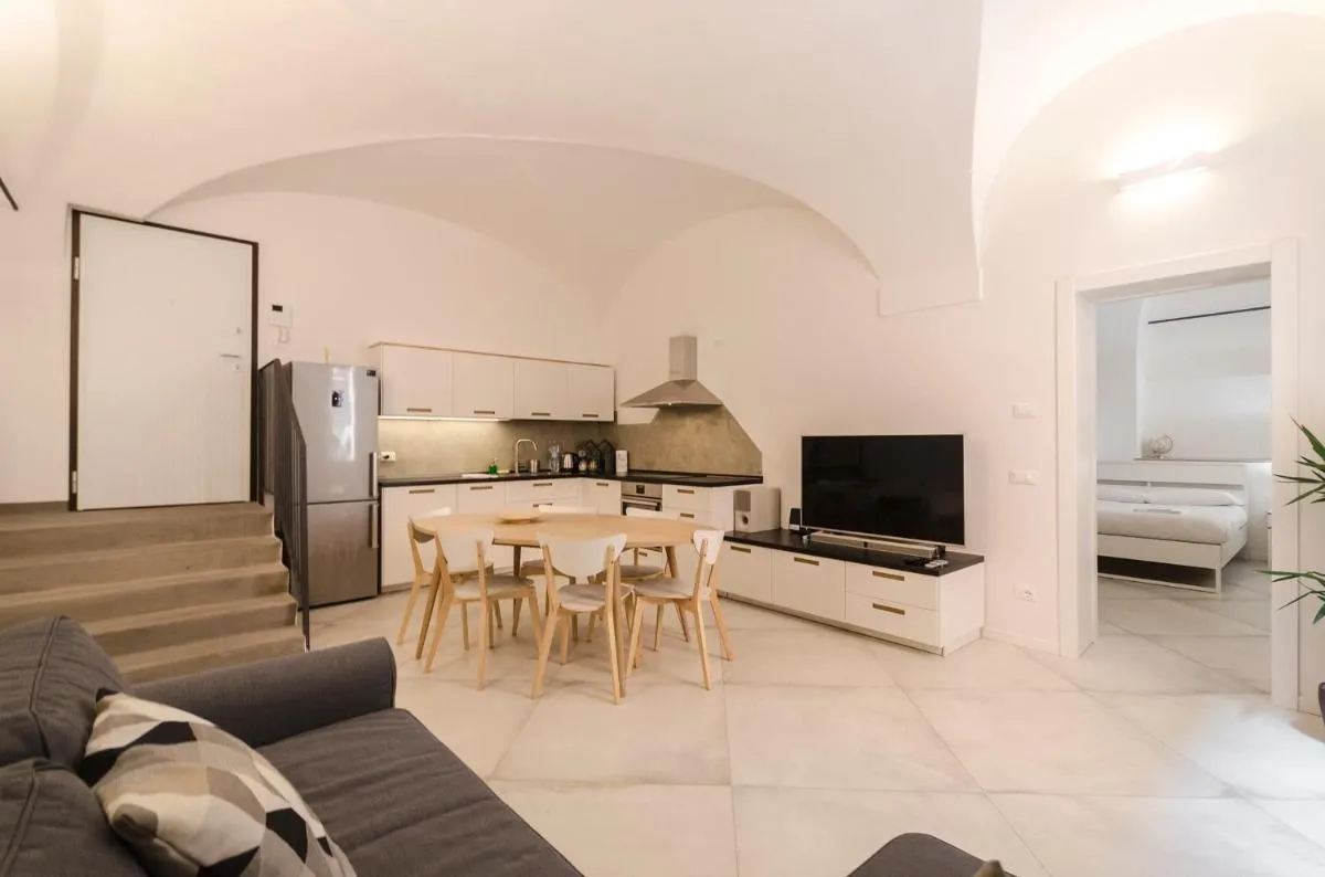 Image 2 of Cartoleria Suite: Spazioso, Moderno e Centrale