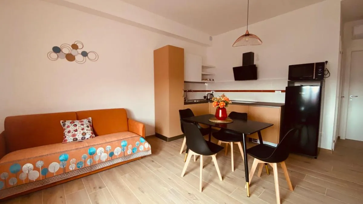 Image 1 of Casa Colore
