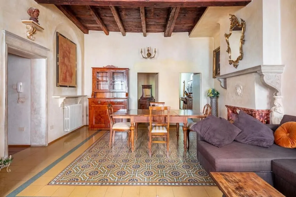 Image 3 of Central Elegant Apartment – Liberty House