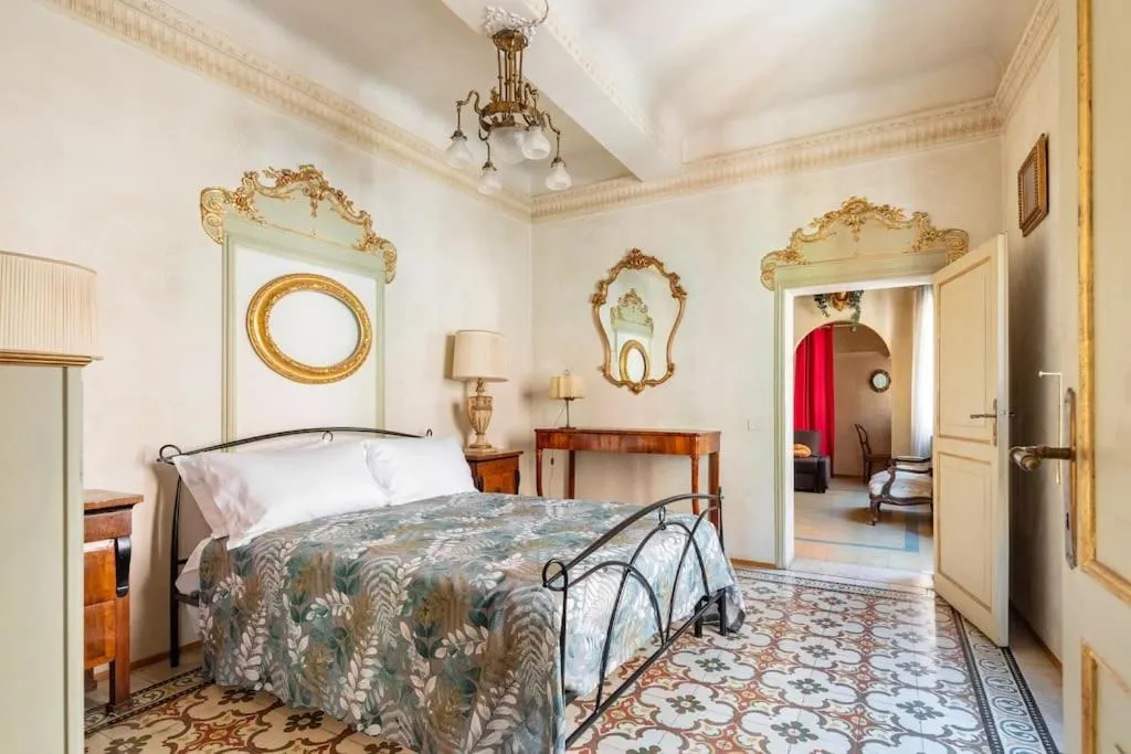 Image 1 of Central Elegant Apartment – Liberty House