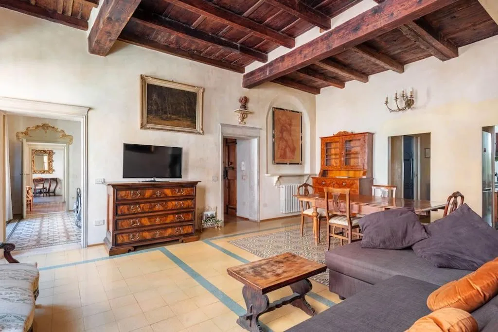 Image 4 of Central Elegant Apartment – Liberty House